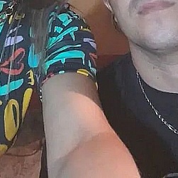 Somos casal liberal, gostamos de conhece pessoas, fazer amizade, gostamos de beber em casa,   vanos se conhece quem sabe se rola algo a mas.. 