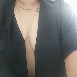 Homem trans no início da transição, busco casais ou mulheres.  não me relaciono com homens, mas adoro compartilhar ambiente e outra pessoa.  posso ir sozinho ou com minha esposa.  gosto de conversar, barzinho, gastronomia, festa de swing, vinho, etc...   sem pressa, sem pressão. é muito válido conhecer pessoas somente para flerte. amoooo!