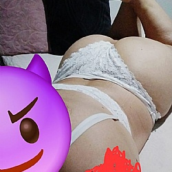 Somos um casal iniciante, buscamos uma terceira pessoa para momentos de muito prazer.