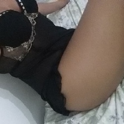 Somos um casal que ela adora  se exibir  e eu adoro ver ela excitada!! discrição ,respeito é o nosso lema. apreciamos um bom vinho e uma boa conversa com aquela safadeza. perfil sem foto dispensamos... 