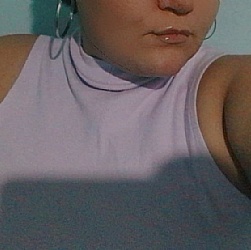 Estou procurando me conhecer e conhecer meus fetiches, talvez eu goste de alguém a mais na relação entre eu e meu marido. 23 anos  casada